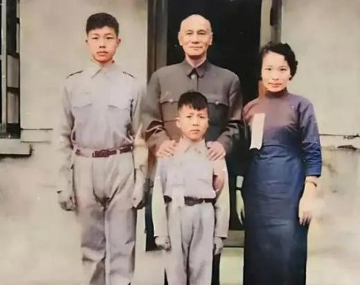 1953年，蒋介石下令接戴笠后人赴台。1946年，戴笠在南京遭遇空难身亡