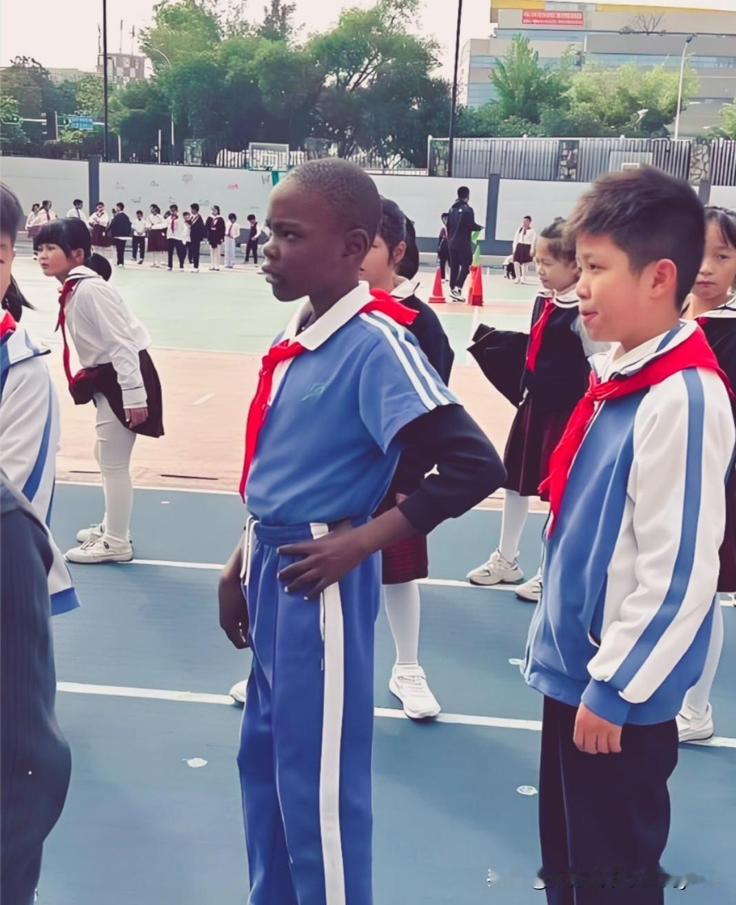 有网友说:父亲是中国的，才能入中国籍！每个国家的国籍政策都基于本国国情，中国