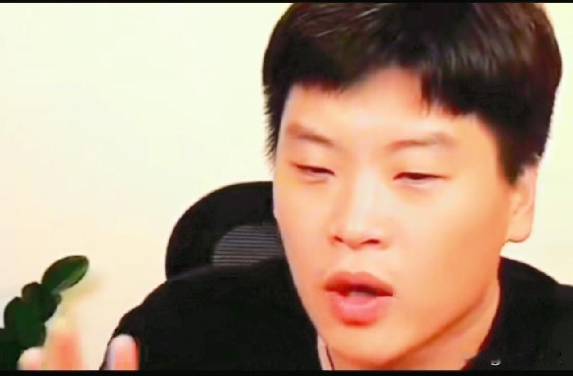 郝帅说:今晚国乒对战韩国的这场比赛，双方阵容肯定都不会变！第一盘还是梁靖崑对