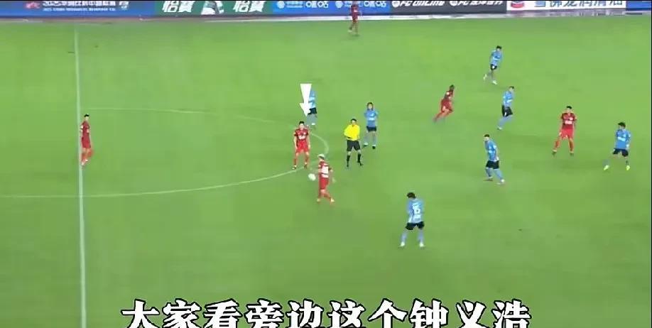 虽然钟义浩在国内球员中已经足够优秀了，但比起纳萨里奥的大局观还是差了一大截，这一