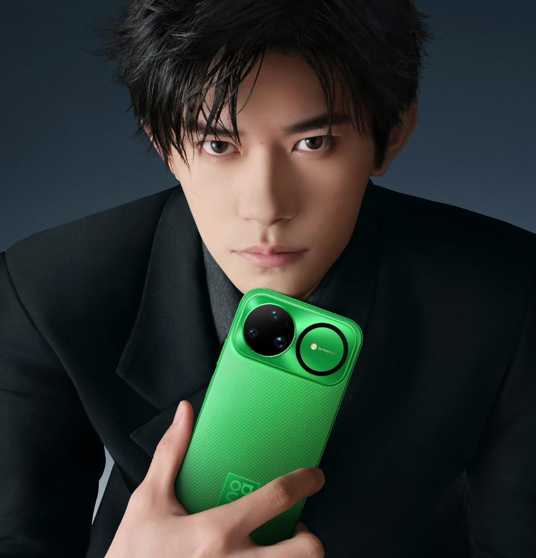 华为nova15来了。首先，易烊千玺太帅啦！双环设计很大胆，非常适合Cosp