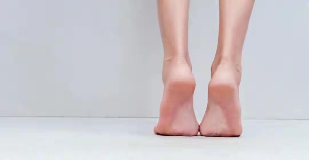 每天踮一踮脚，身体悄悄发生的7个“神级变化”别小看这1分钟的小动作，它可能是
