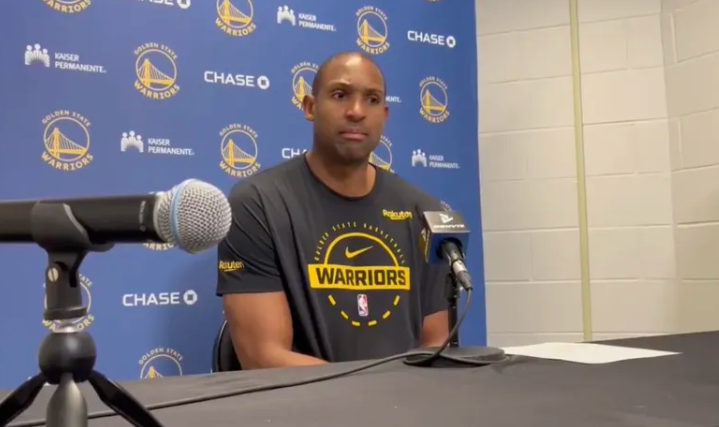 NBA常规赛，勇士125-120击败马刺。赛后勇士球员艾尔-霍福德在接受记者采