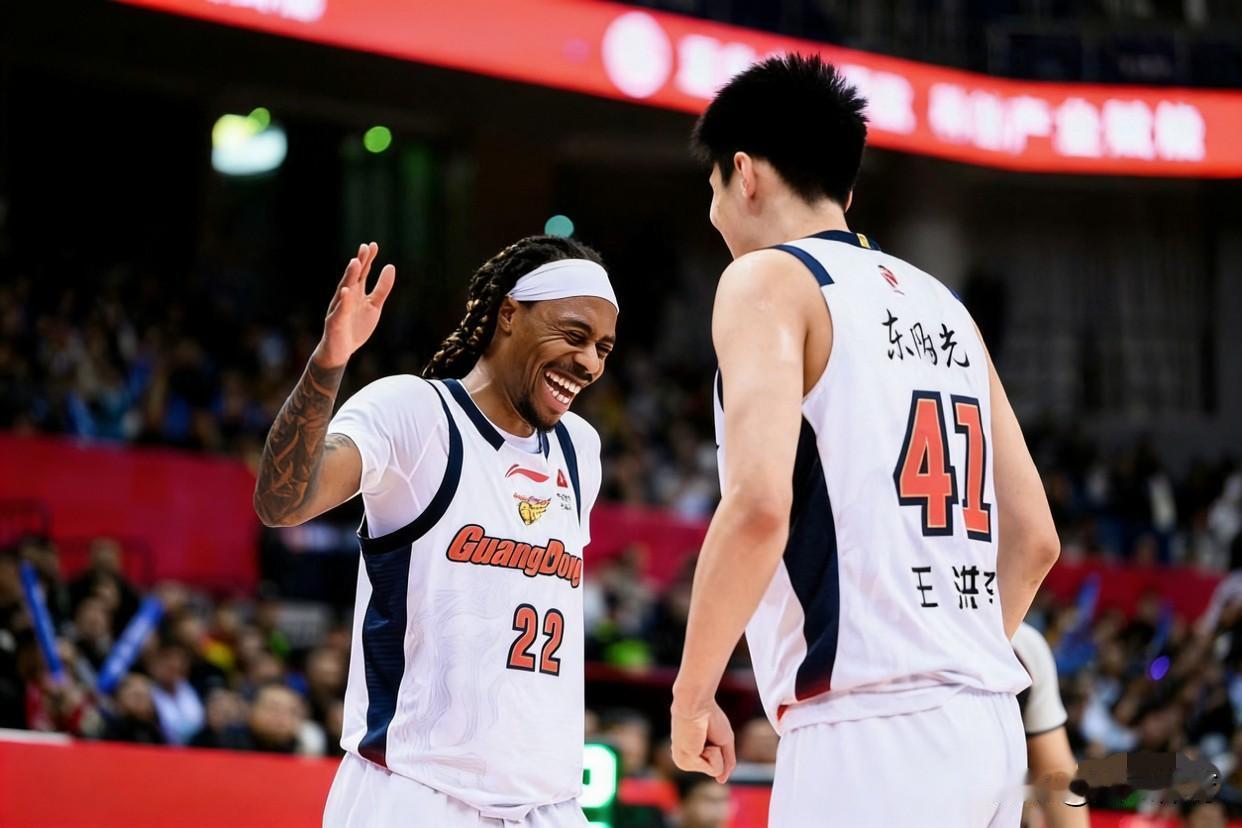 广东16分逆转青岛，2人称赞，1人该批评：【称赞·麦考尔｜MVP级救赎】狂