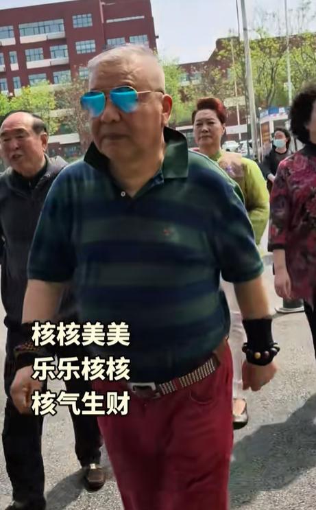 相声演员刘惠专门去文玩核桃市场考察，下一步要入局核桃带货？其实相声圈做文玩核