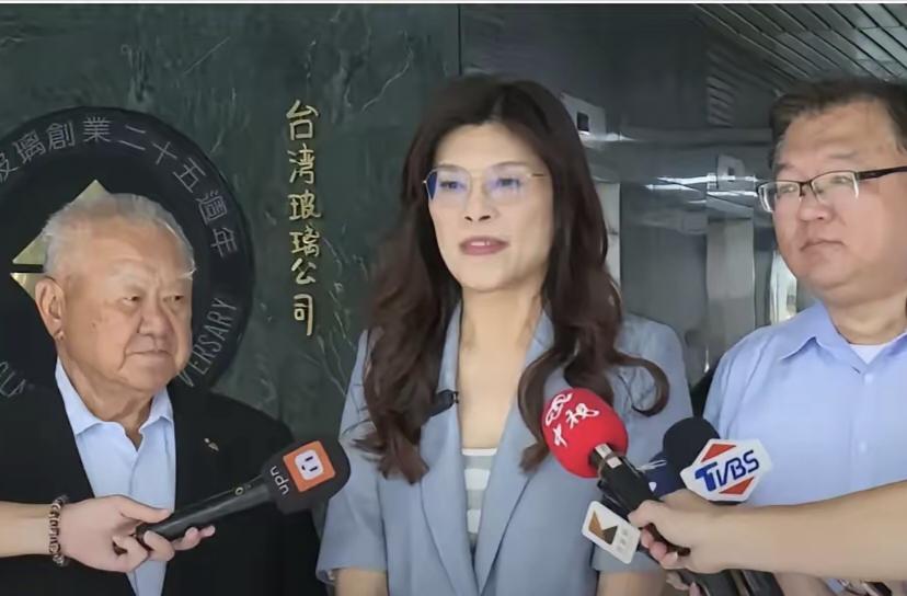 郑丽文打出漂亮的一招！那就是她当选了国民党党主席，会重用这次国民党党主席的参选人