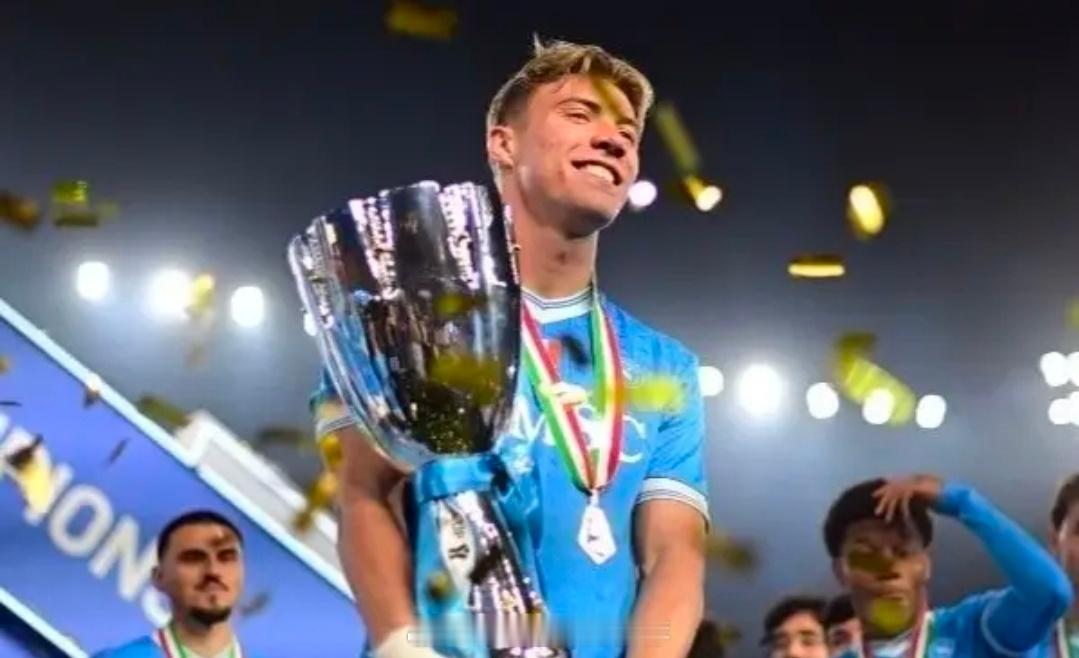 曼联放走霍伊伦德换来谢什科，这笔买卖真的值吗？曼联的转会操作再次被推上风口浪尖。