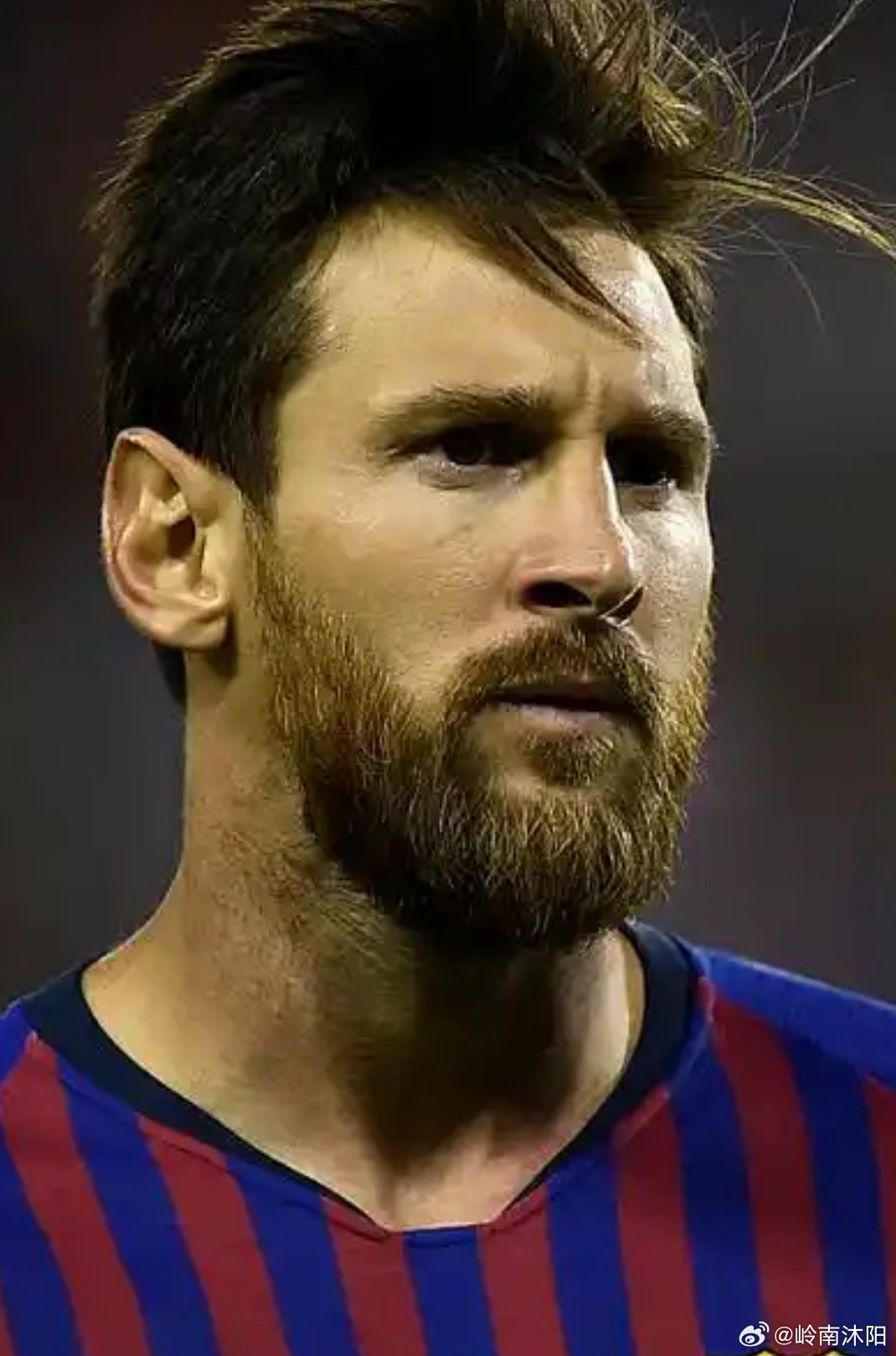 眼下全网最尴尬的人，恐怕非梅西莫属。本是一场开心的荣誉之行，场面却突然急转直下，