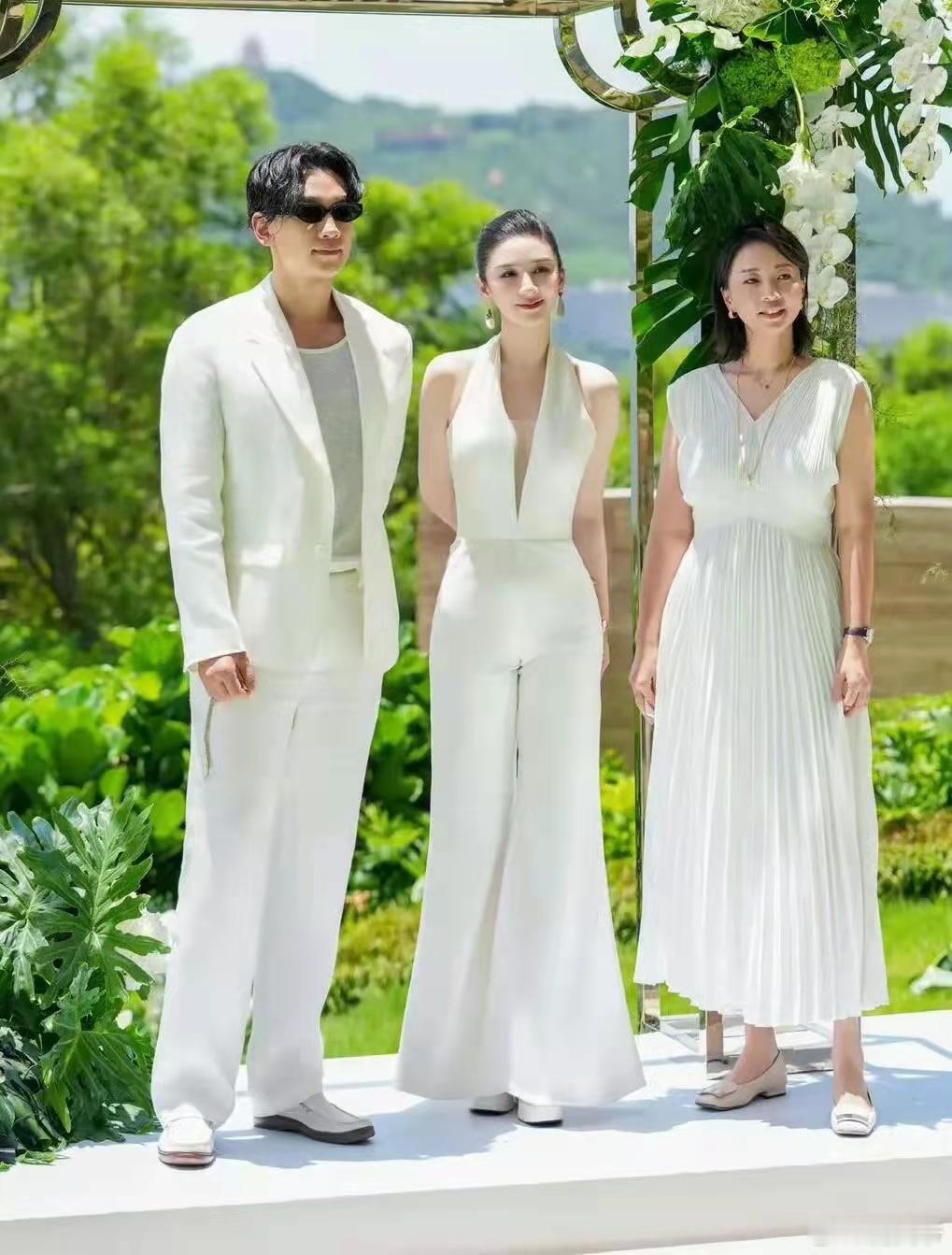 48岁黄奕现身韩国，这是真想让女儿当练习生吗？​​​