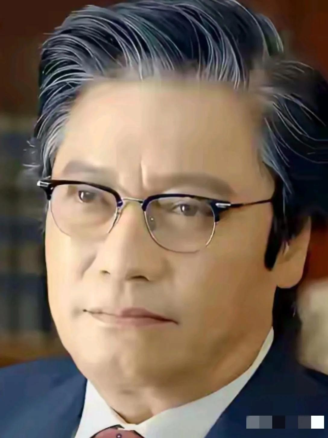 曾经阳光帅气的罗嘉良变化也有点儿大呀！年轻时朗目疏眉，气宇轩昂，丰神俊逸；现在双