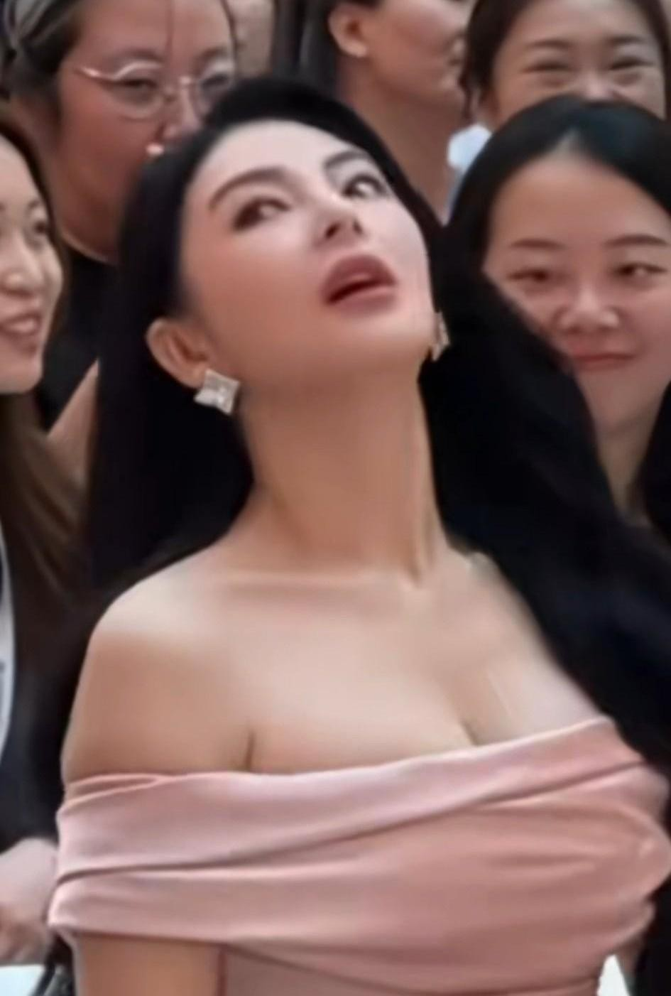 张雨绮的衣服又成了话题，总有人说她穿得太露。说白了，这根本不是露不露的问题。