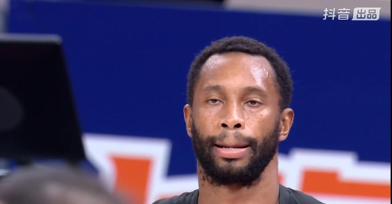 弗格这场首发打了16分钟，效率高得离谱，投篮6中4，三分球5中3，罚球更是3罚全