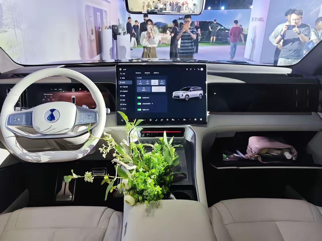2025年买车不纠结，记住这口诀1：70万买仰望U72：50万买问界M93