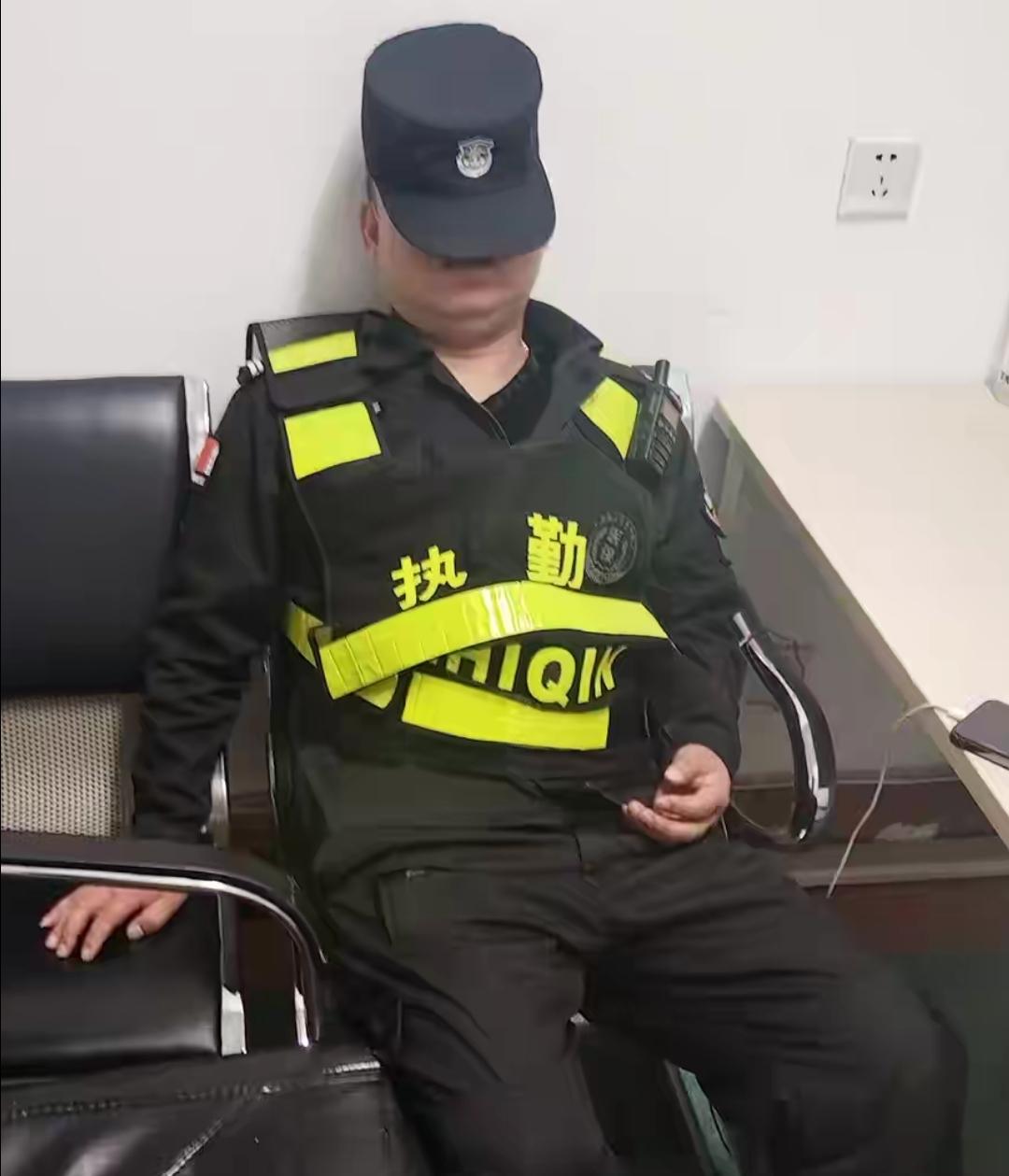 有人说看大门的保安晚上过了10点以后基本没啥事了，就可以锁门睡觉了，这样说你们真