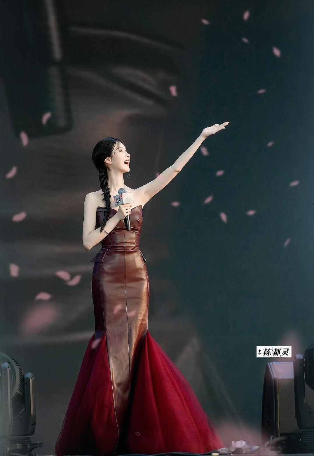 肤白貌美最美嘟嘟了~陈都灵