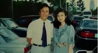 ☁1990年除夕夜，唐国强的妻子洗完澡化完妆，用一根绳子结束了自己的生命，