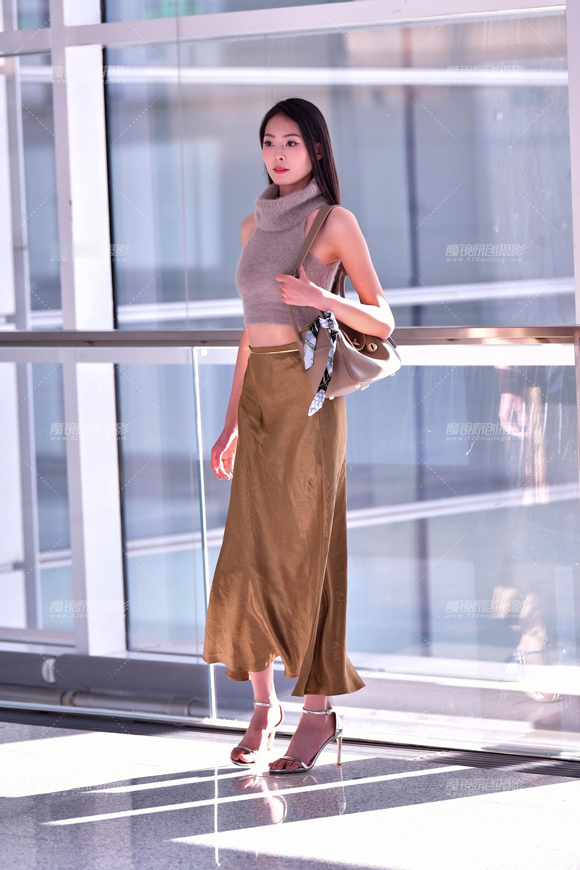 长裙美模