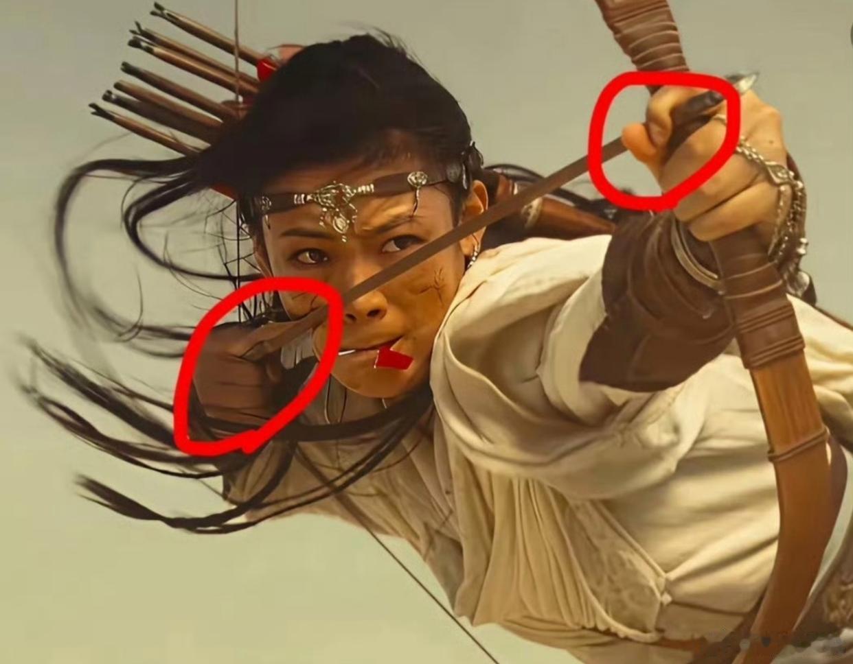 看到有网友对《镖人》的吐槽。好像是因为陈丽君握弓箭的姿势，一群人拿着放大镜当裁判