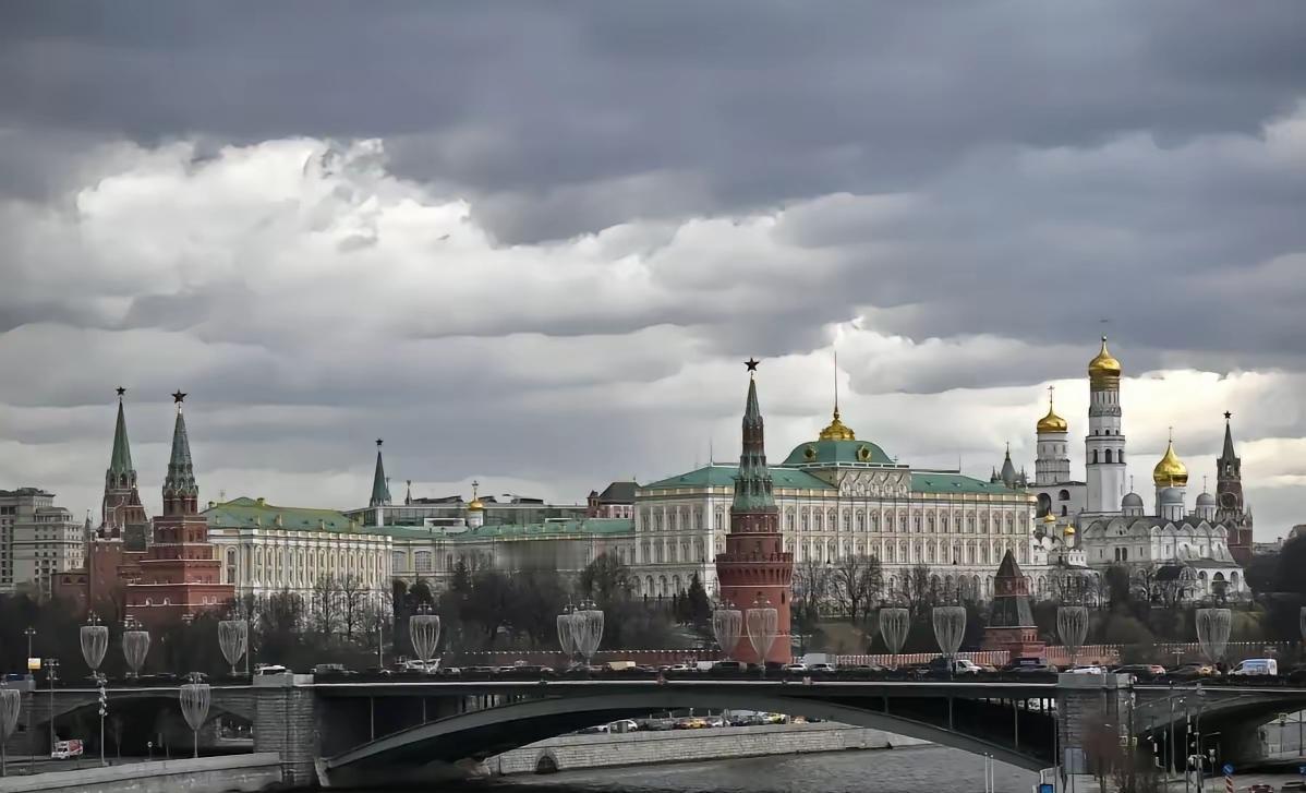 ​俄罗斯遇到了前所未有的经济困难，由于美国对俄罗斯经济进行打压，劝阻印度尽量减少