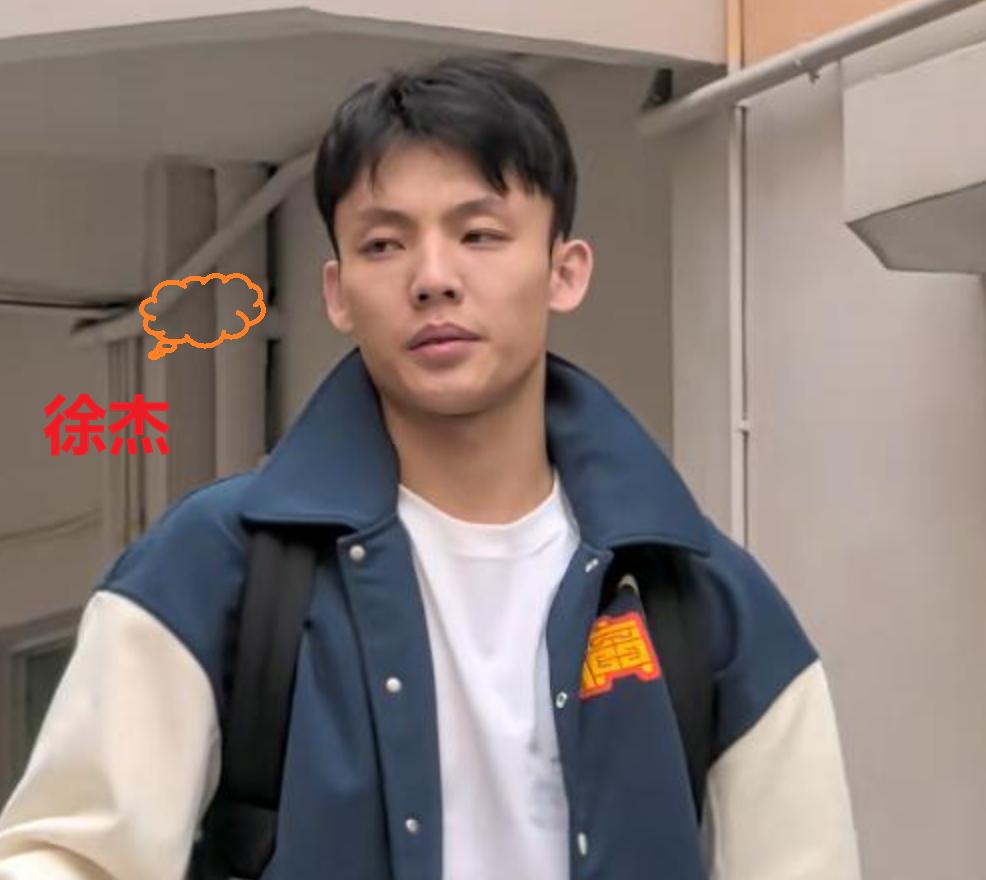 广东队前往杭州，徐杰无精打采，麦考尔笑容满面，崔永熙轻松惬意……CBA常规赛第