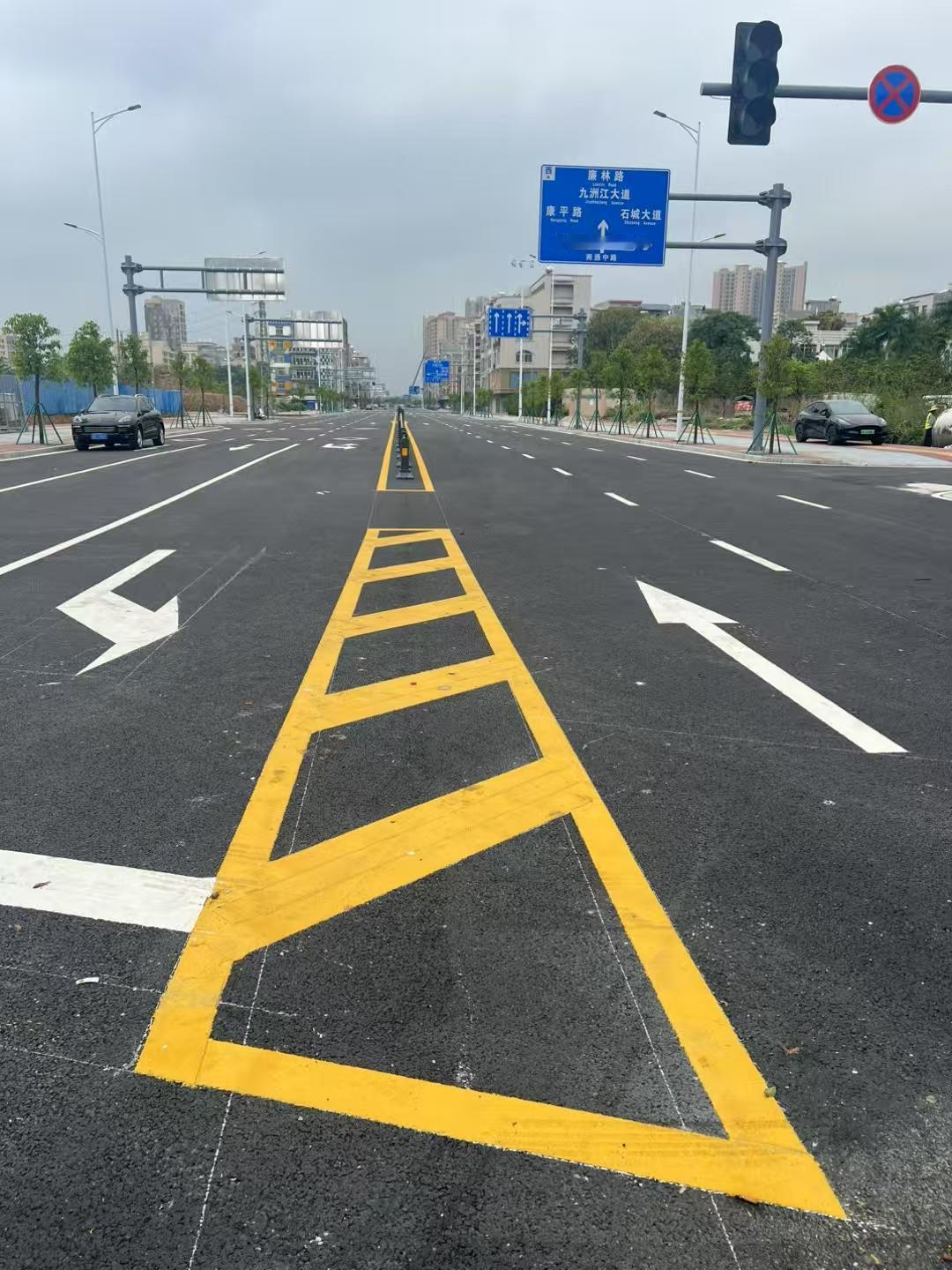 南通中路4月27日开通，廉江最美的城市道路，以后城南那边出入更方便。