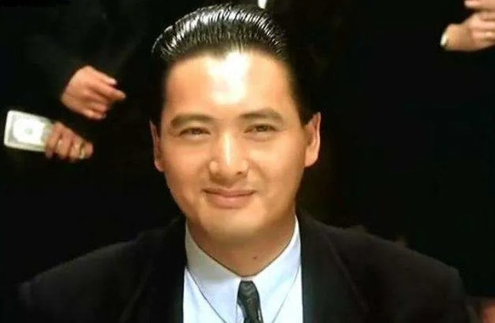 那年，在采访中主持人问赵雅芝：“你拍完《上海滩》的时候，有没有对周润发动过真心呢