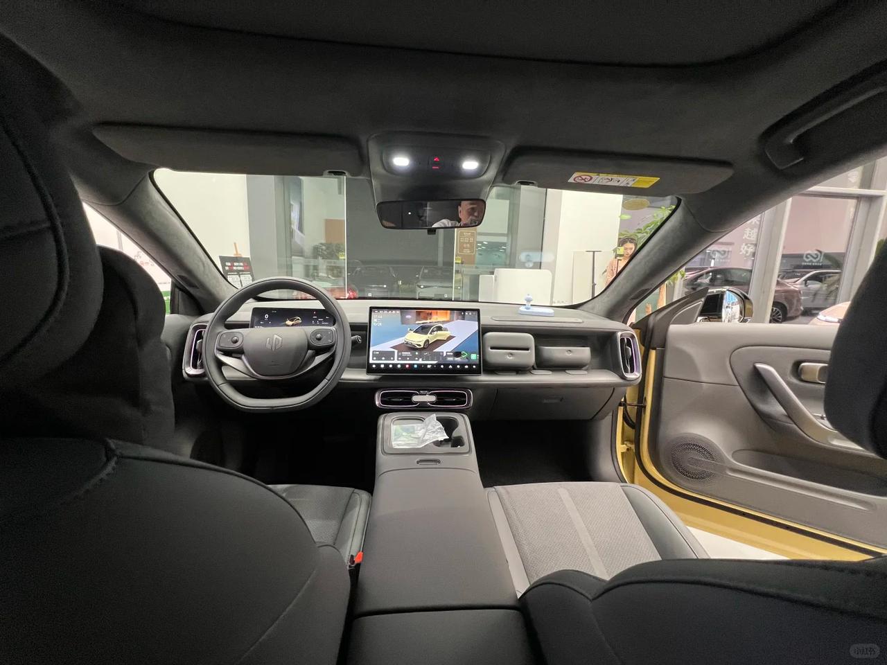 代步车，选经典还是新车型？比亚迪海豚是不少人选代步车的首选车型，毕竟车型经典，