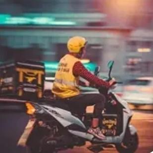 三十六计走为上！“三十六计走为上！”江苏，一男子，上门给客户送烤全羊。谁料