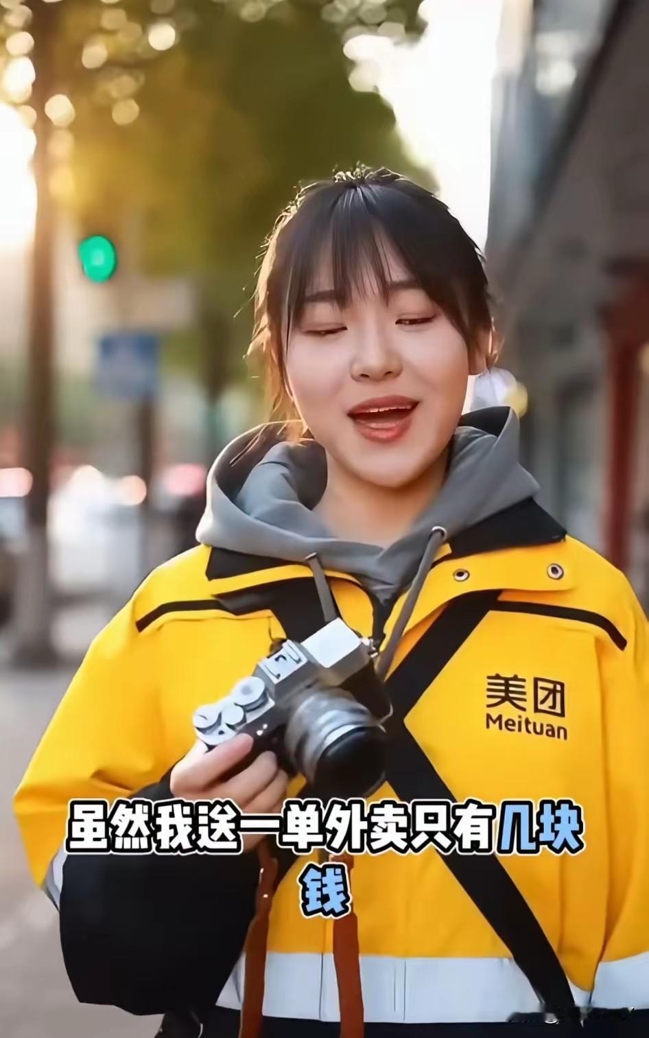 女子辞掉原来坐办公室的平面设计工作，跑到大理送外卖，只为了欣赏沿途的风景？！诗与