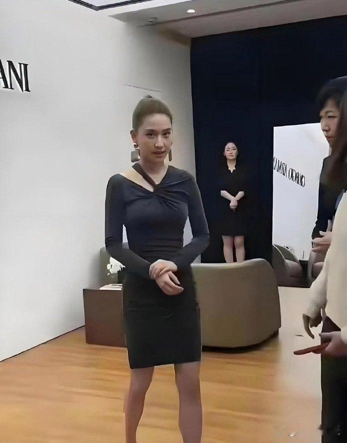 何超莲真人就长这样，没网上传的那么美