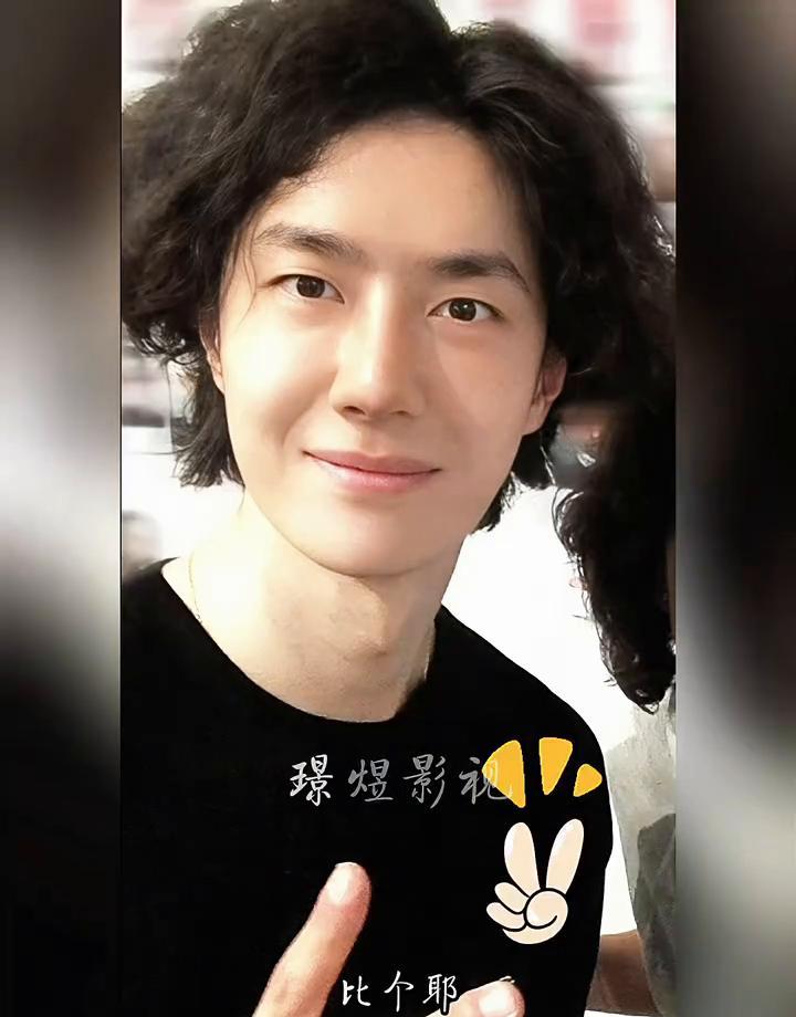 2026年3月8日凌晨00:23，北京时间刚过，王一博的官方微博更新了一条巴黎时