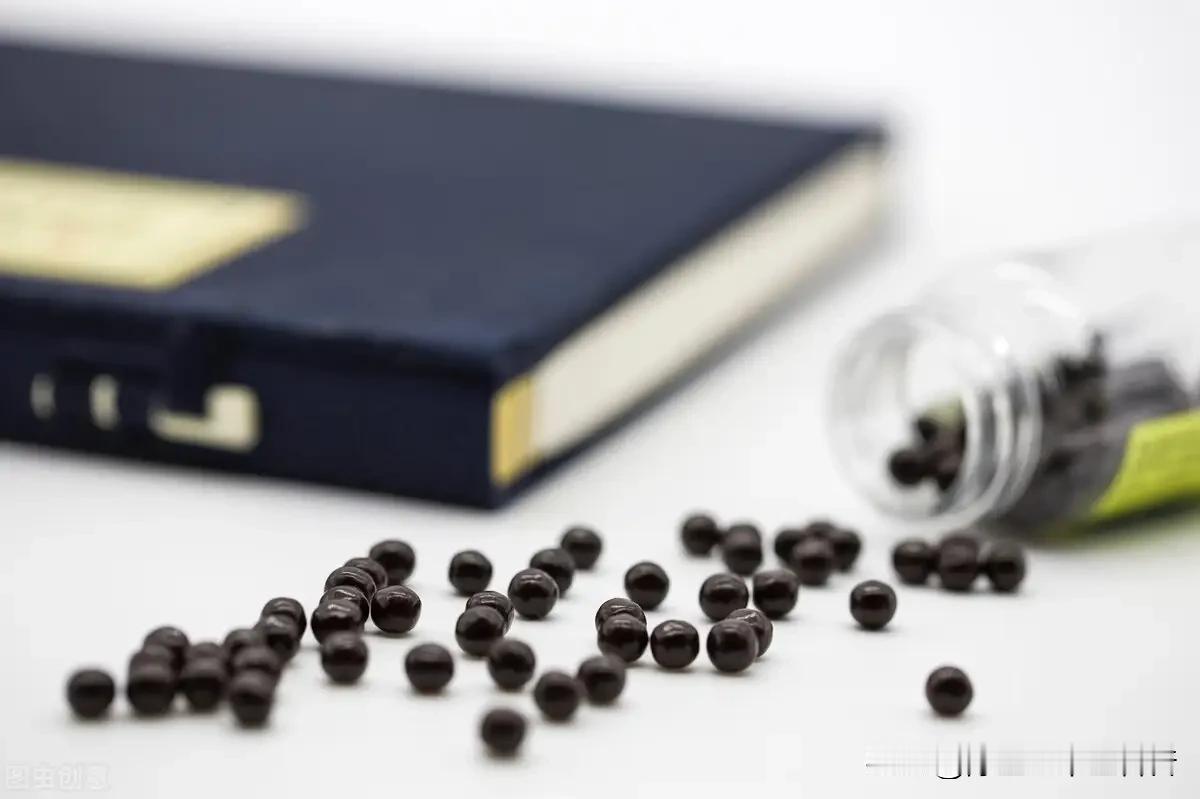 一句话辨清3种治疗上热下寒的平价药大家好，我是陈大夫。上热下寒是很多