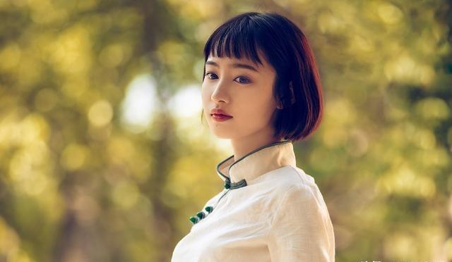 1912年，民国才女张默君将暗恋已久的男孩带回家中，她希望能在父母的见证下与男孩