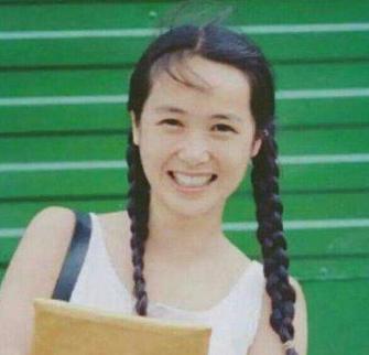 2003年，顾长卫与张静初绯闻缠身，蒋雯丽找张静初，甩其一巴掌，顾长卫仍不死心，