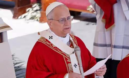 爆冲突！教皇强硬发声痛斥战争，美国白宫暴跳如雷强势回应。教皇利奥在圣彼得广场