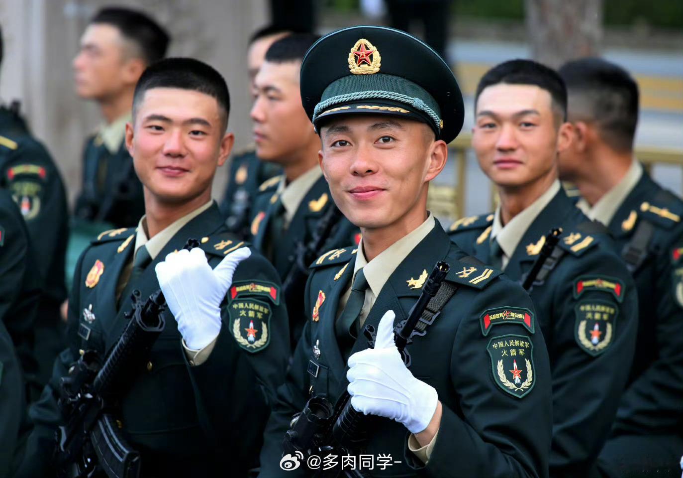 这清一色的大高个又高又帅[点赞]新华社出图​​​
