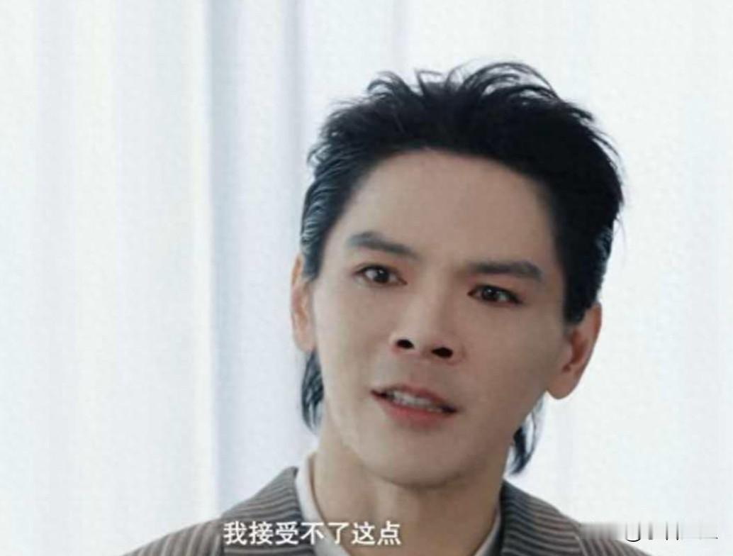 看到向佐红着眼说："我可以回家吃饭，我弟不行。"我好奇查了一下向太的直播记录