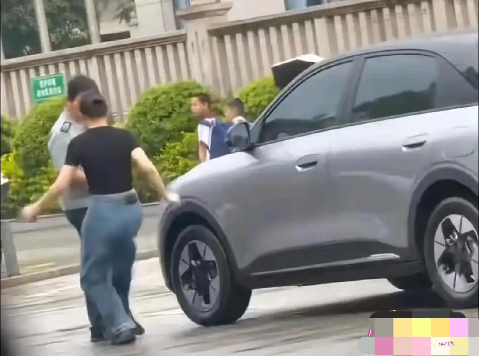 本是挪车小事，却打出耳膜穿孔，代价太大：福建女司机与保安冲突事件完整梳理事情