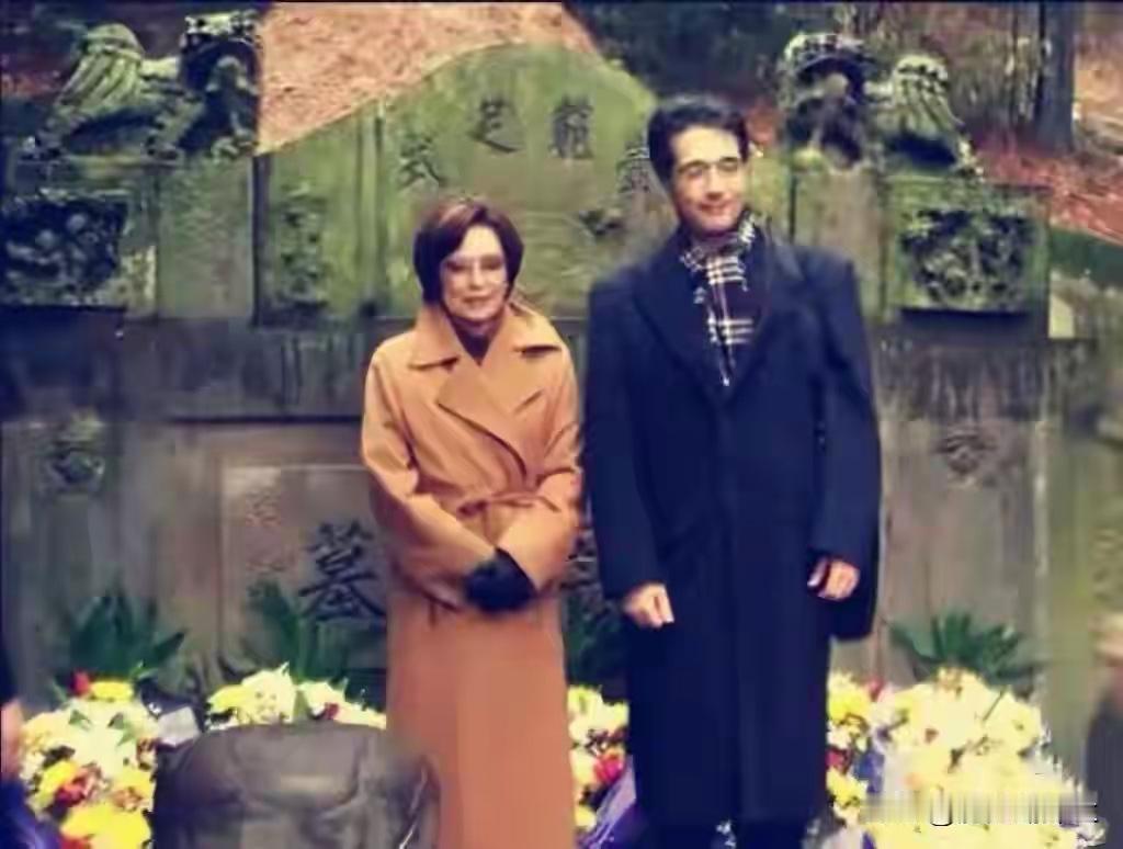 1996年10月，蒋纬国因健康原因无法亲自返乡，便将祭祖的心愿托付给了妻子邱爱伦