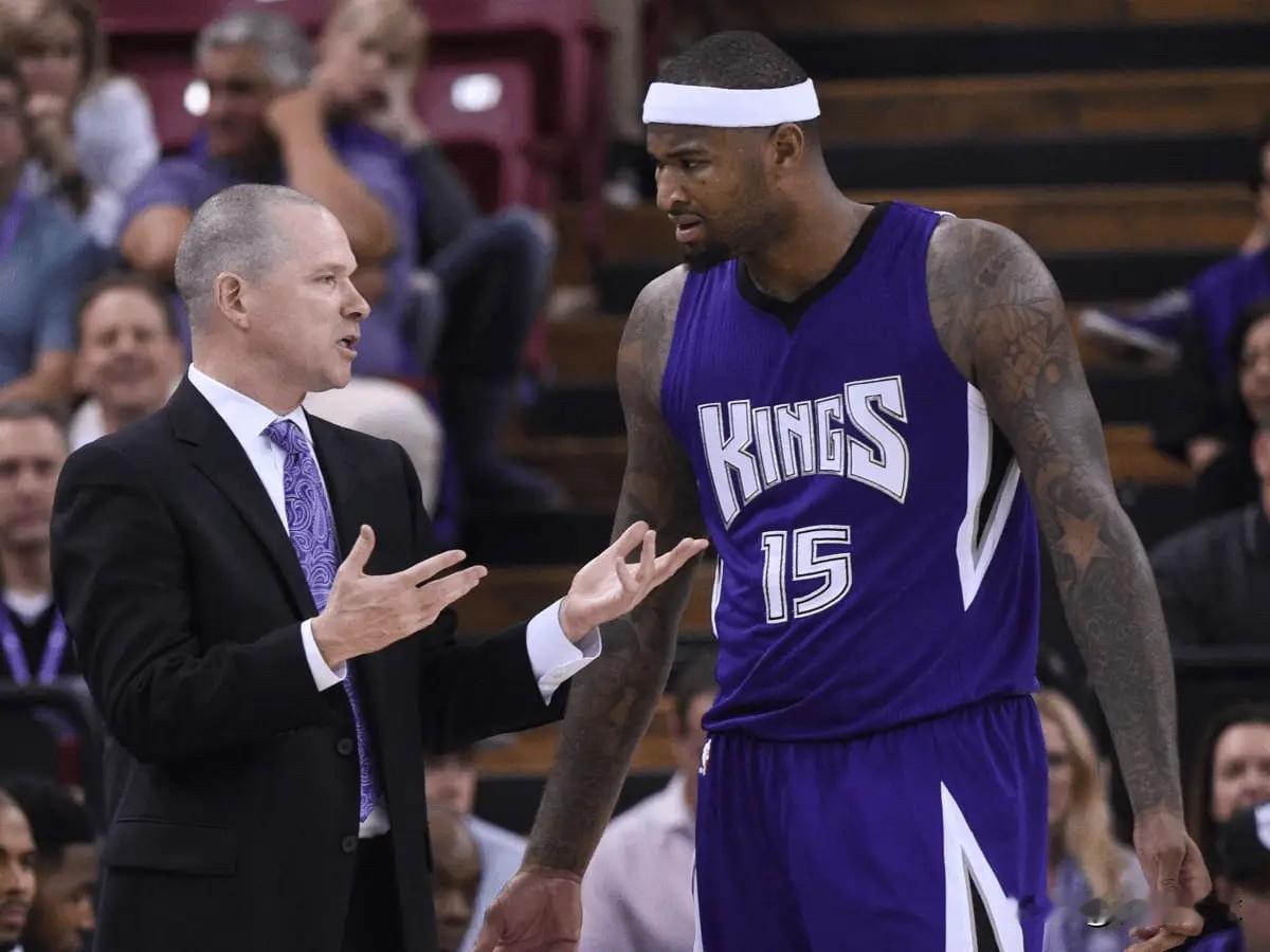 考辛斯耿耿于怀啊前NBA球员考辛斯在一档节目中回顾了效力国王的经历，他说：“