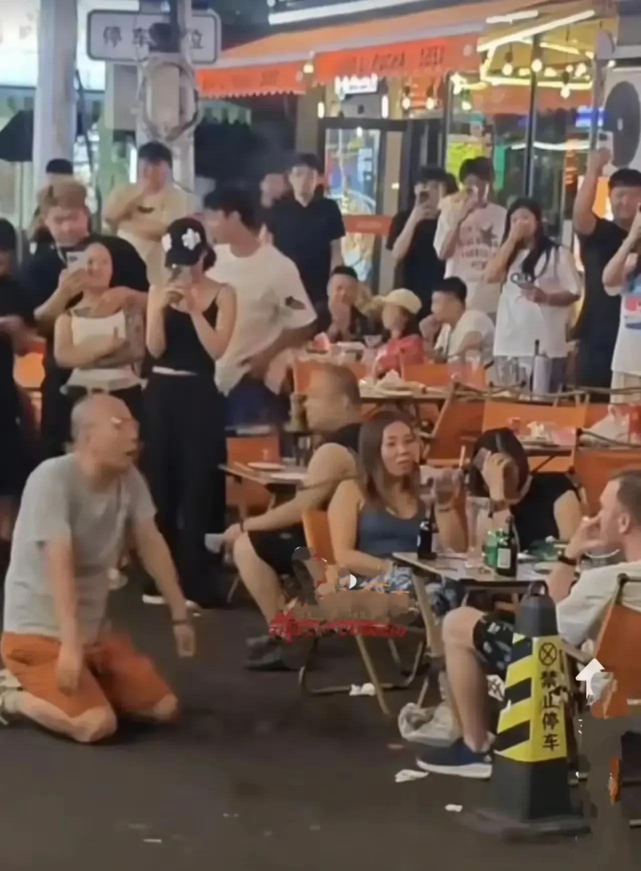 作为一个东北人，突然有点不敢在网上说话了。这一男一女，真让人无语。一个女