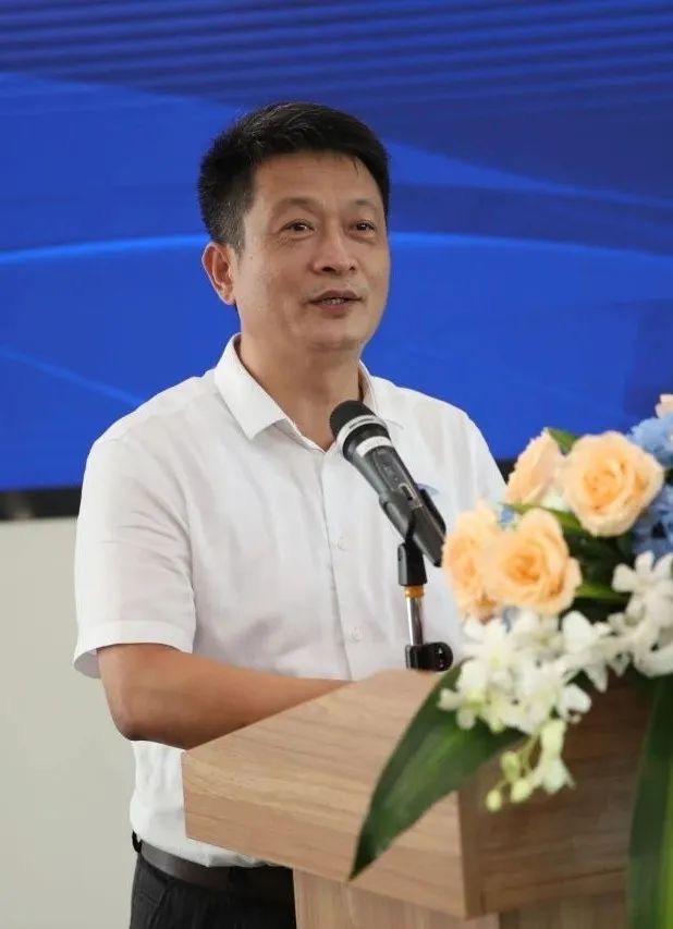 万科集团历任董事长1、第一任董事长王石，他1951年出生，今年74岁。他