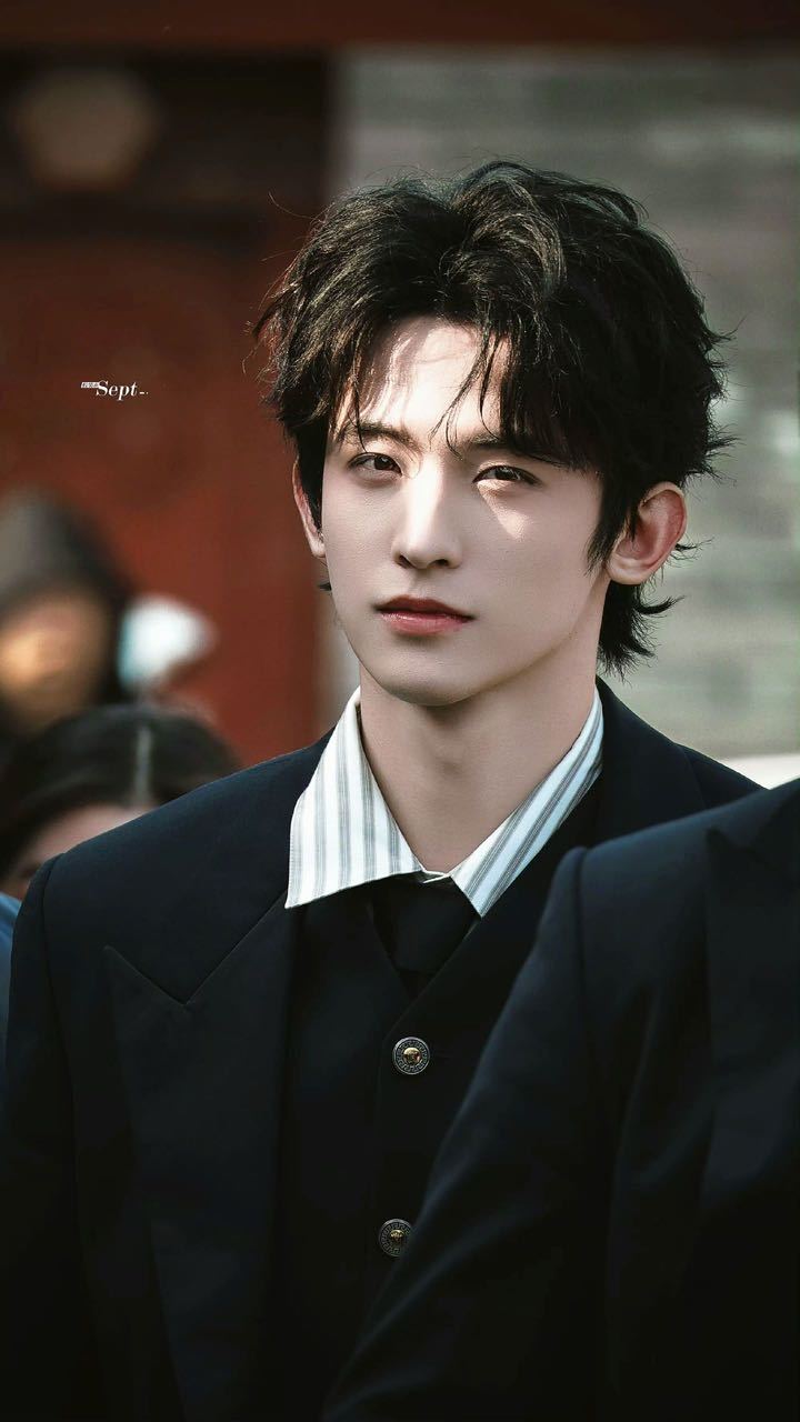 常华森范思哲线下生图，卷毛男神降临常华森卷毛男神降临