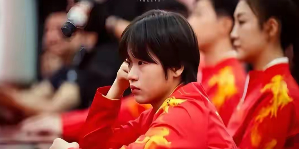 太现实了！这波操作。最近李宁和中国奥委会合作，邀请五名现役运动员见证签约仪式，想
