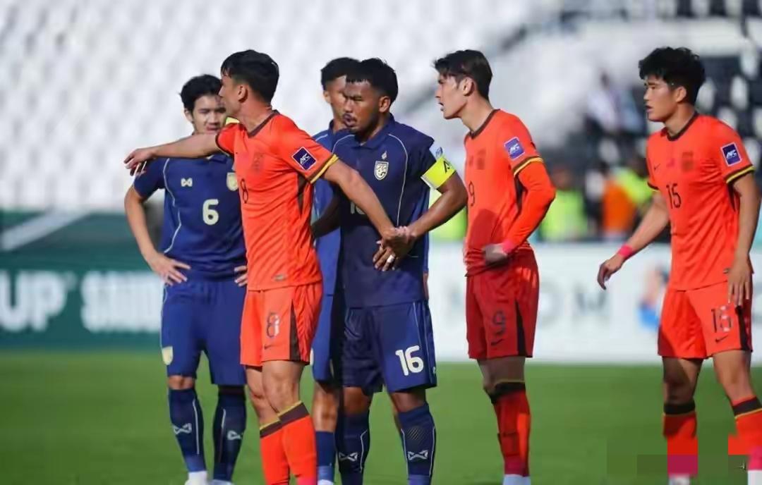 国足0-0泰国，我有几点看法想说……！1：首先祝贺国足晋级，小组赛1胜2平保