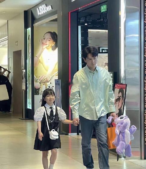 不得不说，离了婚的陈晓，那个阳光帅气的大男孩又回来了