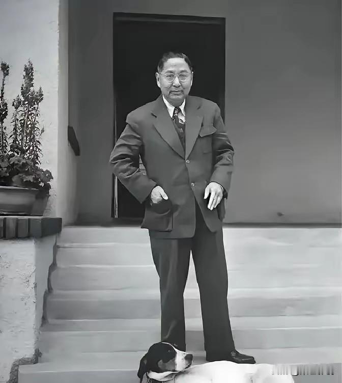 1949年新中国成立，刘伯承得知老家原配妻子还在世，半生独居度日、家境清贫无比，