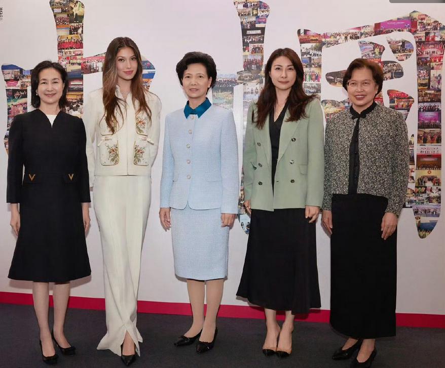 谷爱凌无论是年龄辈分还是资历声望，都不如何超琼。 作为小辈，居然毫不谦虚地得