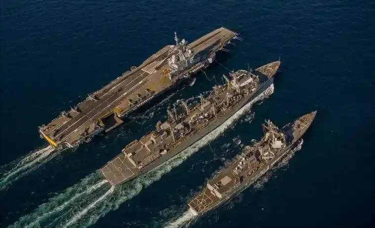 特朗普豪赌中东！三航母齐聚施压伊朗，美军却陷弹药告急、多线作战困境