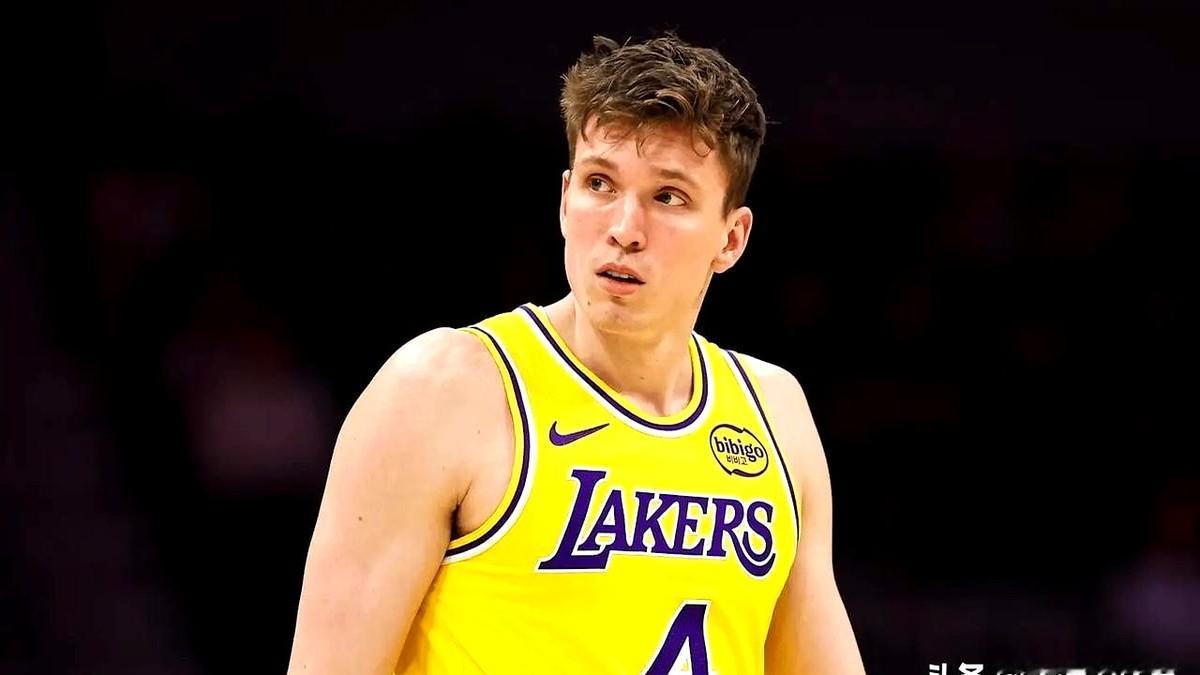 湖人这新秀克内克特，真让人捏把汗。想当初，他可是首轮17顺位，还打出过单场3